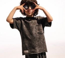 T-Shirt Despacito dekatyzowany oversize z kieszenią czarny
