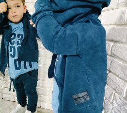Bluza dekatyzowana Despacito na zamek ze wstawkami denim blue
