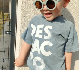 T-shirt dekatyzowany z logo 'despacito' - efekt vintage mineralny