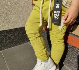 Bawełniane spodnie Despacito 'basic' z przeszyciami na kolanach limonka