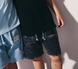 Szorty Dekatyzowane Despacito z kieszenią kangurką czarne